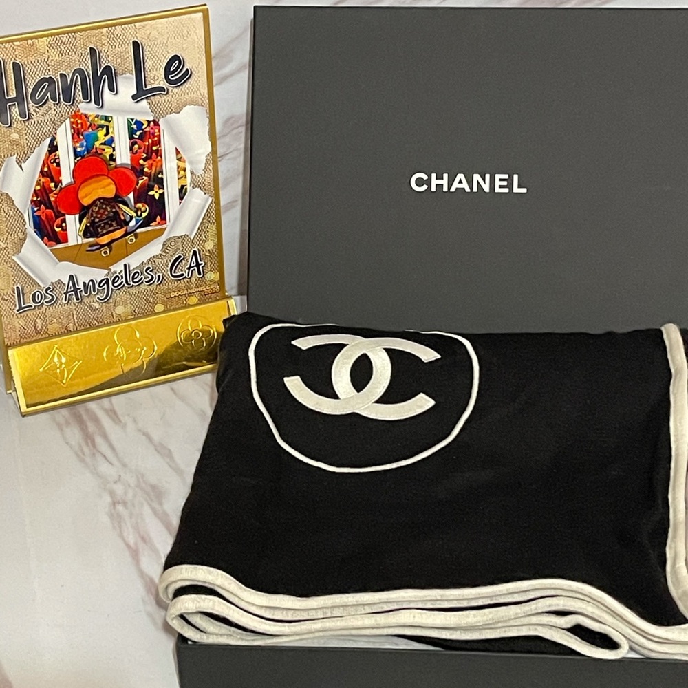 Chanel knit scarf